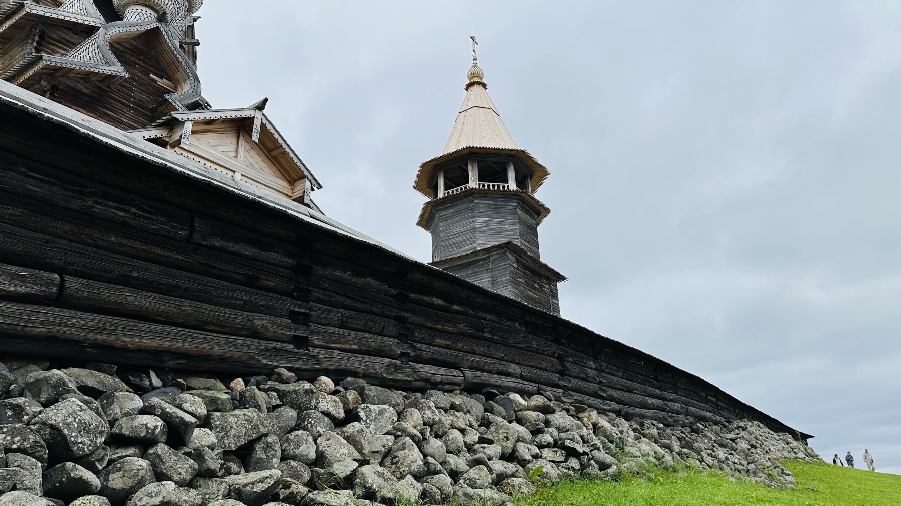 Колокольня Кижского погоста