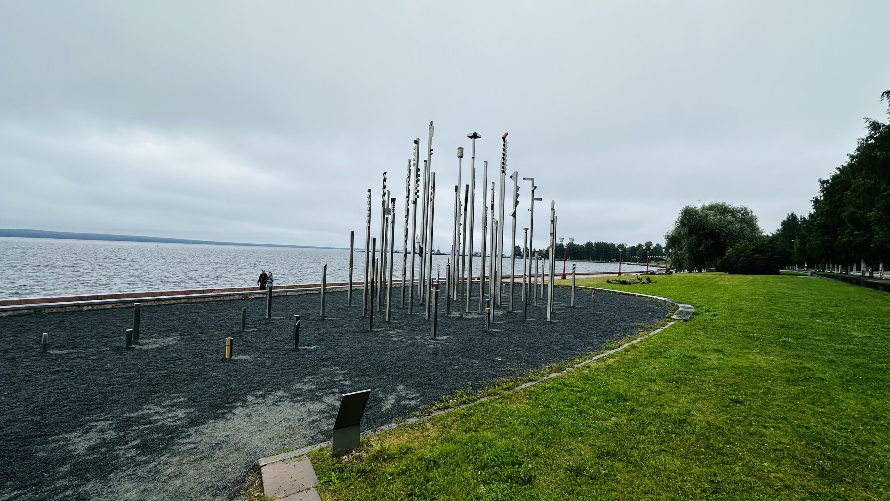 Скульптура Тюбингенское панно на Онежской набережной в Петрозаводске