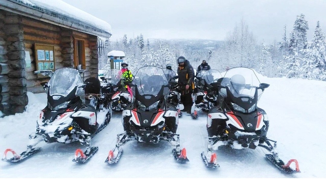 Фото 1 - день 1 Прибытие, знакомство со снегоходом и первый выезд в нацпарк «Паанаярви», подъём на гору Киваккатунтури