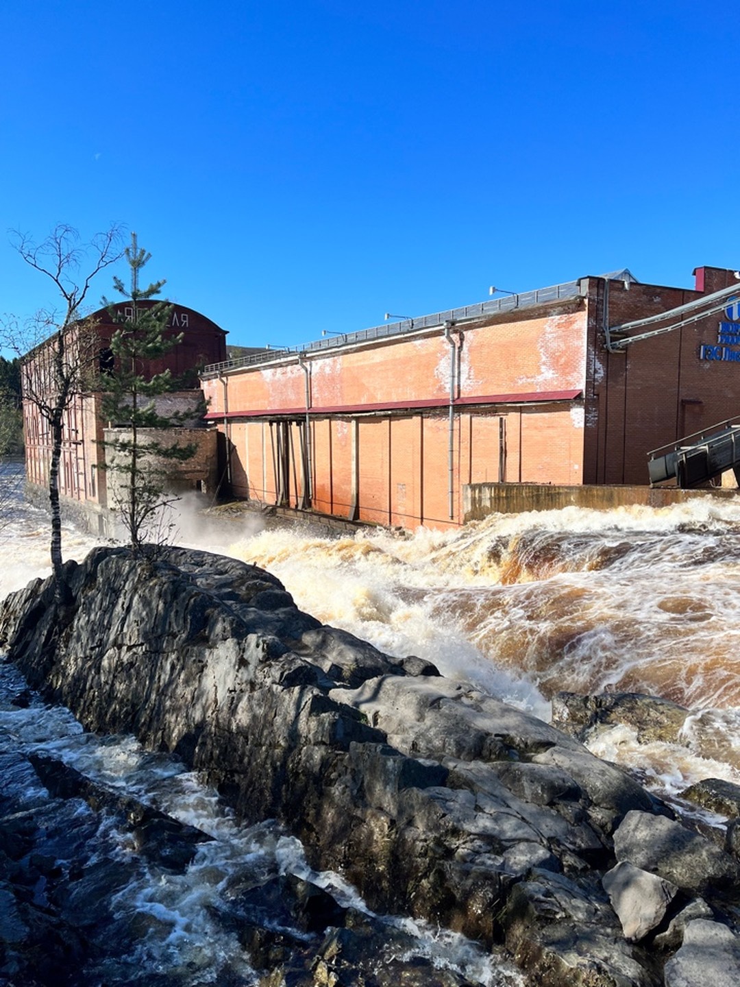 Фото 2 - день 1 Посещение ГЭС и водопадов, свободное время или водная прогулка по Ладожским шхерам Фото 2 - день 1 Посещение ГЭС и водопадов, свободное время или водная прогулка по Ладожским шхерам